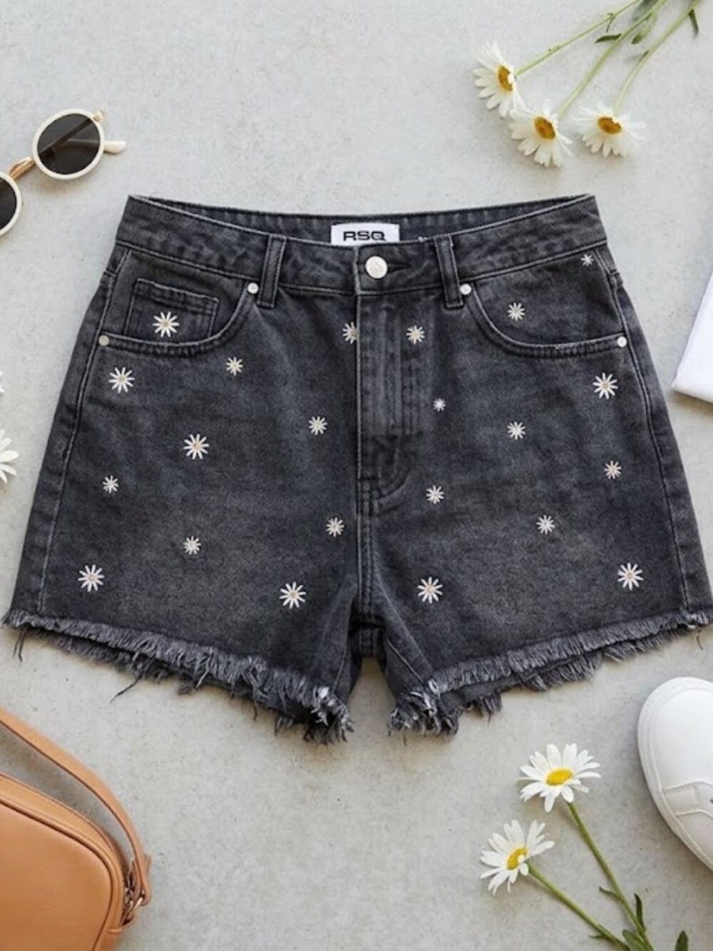 RSQ Daisy Embroidered High Rise Denim Shorts Black Raw Hem Floral Sz 33